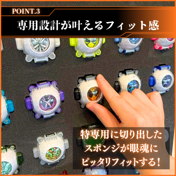 ゴースト眼魂ケース販売決定！ゴースト眼魂を収納できる専用木製コレクションケース！特撮ボックスで限定販売！仮面ライダーゴーストに登場する眼魂を22個まで飾れる専用設計。ネクロムゴースト眼魂、闘魂ブーストゴースト眼魂、ディープスペクターゴースト眼魂、ムゲンゴースト眼魂など特殊形状の眼魂にも対応！専用設計のスポンジがしっかり包み離さない！仮面ライダー玩具の収納悩みが今日解決！　ディスプレイケース おもちゃ収納 コレクションケース　仮面ライダークウガ 仮面ライダーアギト 仮面ライダー龍騎 仮面ライダーファイズ 仮面ライダー剣 仮面ライダー響鬼 仮面ライダーカブト 仮面ライダー電王 仮面ライダーキバ 仮面ライダーディケイド 仮面ライダーW 仮面ライダーオーズ 仮面ライダーフォーゼ 仮面ライダーウィザード 仮面ライダー鎧武 仮面ライダードライブ 仮面ライダーゴースト 仮面ライダーエグゼイド 仮面ライダービルド 仮面ライダージオウ 仮面ライダーゼロワン 仮面ライダーセイバー 仮面ライダーリバイス 仮面ライダーギーツ 仮面ライダーガッチャード 仮面ライダーガヴ 仮面ライダーゼッツ CSM
