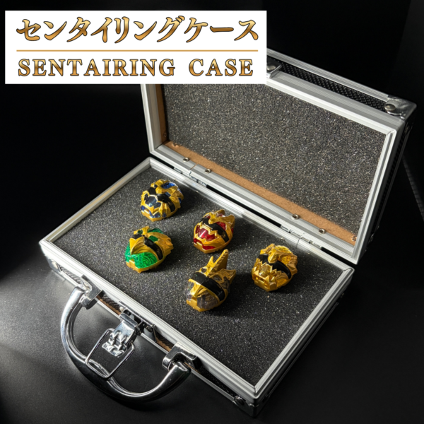 フォームチェンジケースが特撮ボックスで販売決定！これ1つで3つの専用収納を楽しめる！劇中の世界観をイメージしアタッシュケースを採用！ガイアメモリ、フルボトル、センタイリング、ゴチゾウ、カプセム、IDコアの6種類からお好みの3つを選択！あなただけの専用収納ケースにカスタム！　ディスプレイケース おもちゃ収納 コレクションケース　仮面ライダークウガ 仮面ライダーアギト 仮面ライダー龍騎 仮面ライダーファイズ 仮面ライダー剣 仮面ライダー響鬼 仮面ライダーカブト 仮面ライダー電王 仮面ライダーキバ 仮面ライダーディケイド 仮面ライダーW 仮面ライダーオーズ 仮面ライダーフォーゼ 仮面ライダーウィザード 仮面ライダー鎧武 仮面ライダードライブ 仮面ライダーゴースト 仮面ライダーエグゼイド 仮面ライダービルド 仮面ライダージオウ 仮面ライダーゼロワン 仮面ライダーセイバー 仮面ライダーリバイス 仮面ライダーギーツ 仮面ライダーガッチャード 仮面ライダーガヴ 仮面ライダーゼッツ