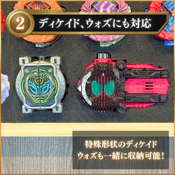 ライドウォッチケース販売決定! 過去に販売されたライドウォッチを23個まで収納可能!!さらに、ディケイド、ウォズなど特殊ウォッチにも完全対応! 一緒にディスプレイすることができる。 スポンジはライドウォッチに合わせた専用設計! 取り出しすぐに遊ぶことができる。 ディスプレイケース おもちゃ収納 コレクションケース 仮面ライダークウガ 仮面ライダーアギト 仮面ライダー龍騎 仮面ライダーファイズ 仮面ライダー剣 仮面ライダー響鬼 仮面ライダーカブト 仮面ライダー電王 仮面ライダーキバ 仮面ライダーディケイド 仮面ライダーW 仮面ライダーオーズ 仮面ライダーフォーゼ 仮面ライダーウィザード 仮面ライダー鎧武 仮面ライダードライブ 仮面ライダーゴースト 仮面ライダーエグゼイド 仮面ライダービルド 仮面ライダージオウ 仮面ライダーゼロワン 仮面ライダーセイバー 仮面ライダーリバイス 仮面ライダーギーツ 仮面ライダーガッチャード 仮面ライダーガヴ 仮面ライダーゼッツ 仮面ライダーマイス 特撮ボックス